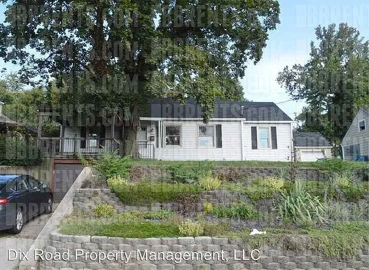 3209 Grand Ave photo 1