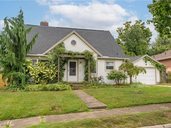 221 Clinton Ave, Akron, OH 44301