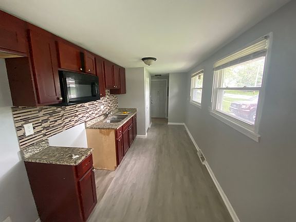 2nd image of 2737 Oxford Dr