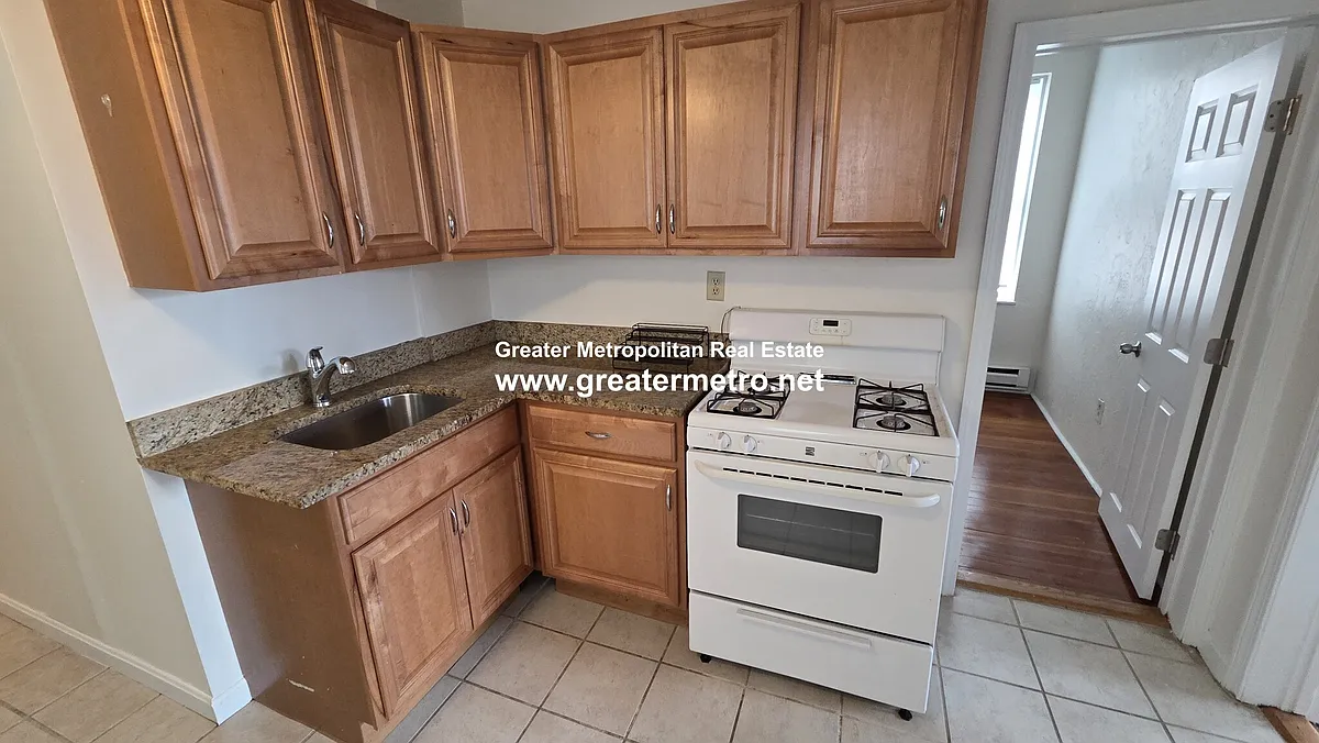 Building Photo - 16 Battery St #4