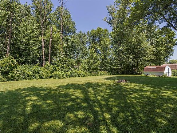 5th image of 703 East Dr
