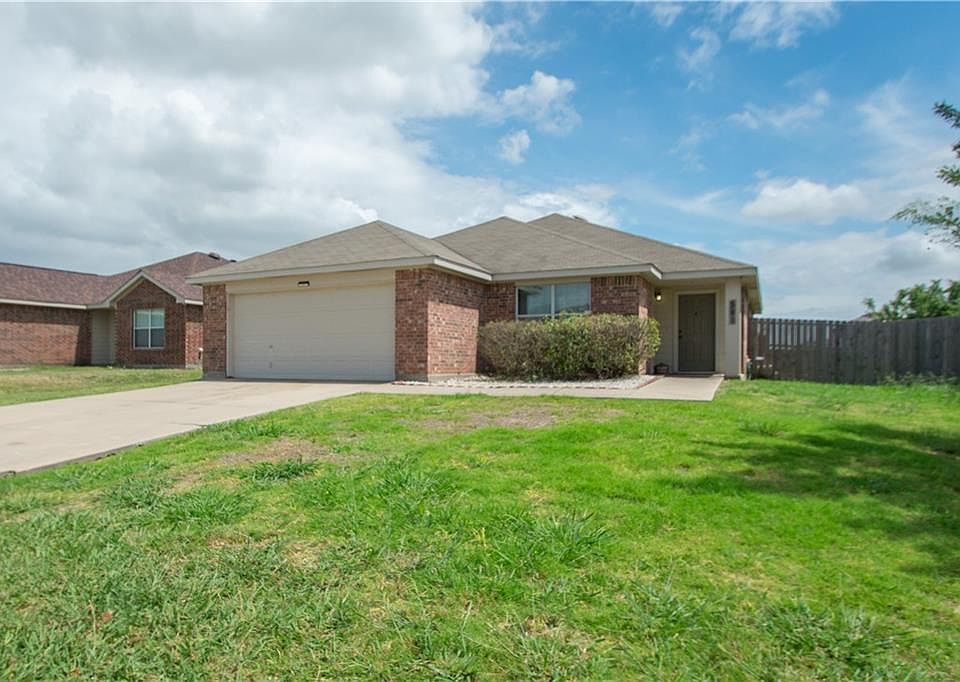 1st image of 541 Cantebury Park Ln