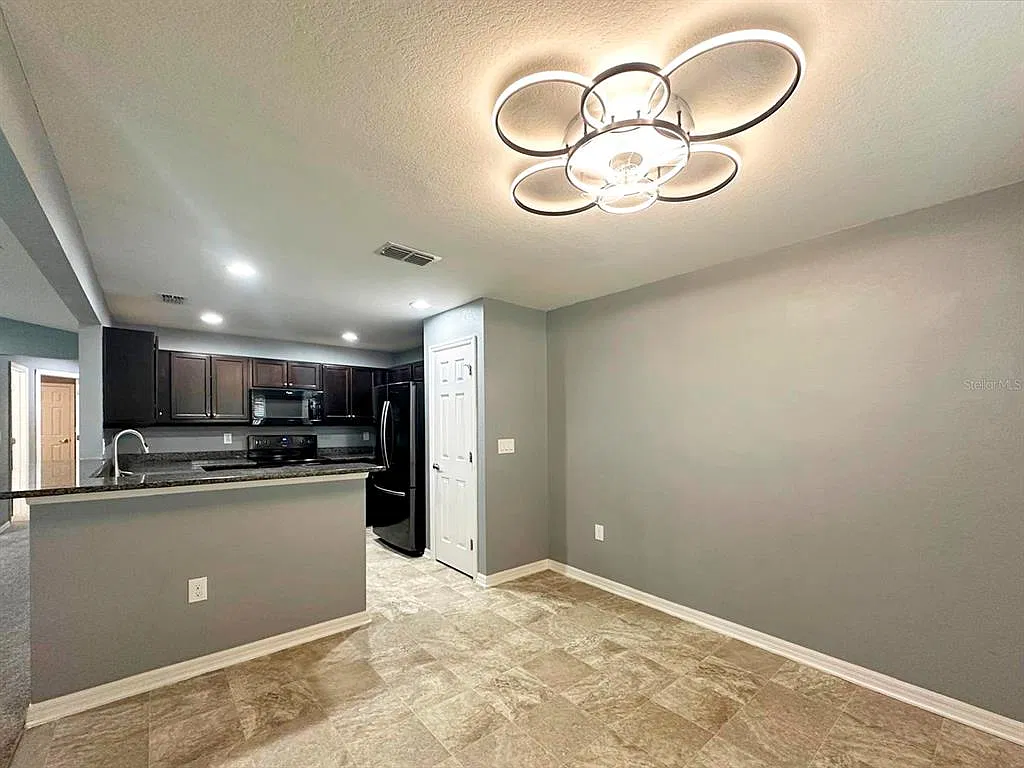 4 bed, 2.0 bath, 1690 sqft, $1,995 — Photo 3