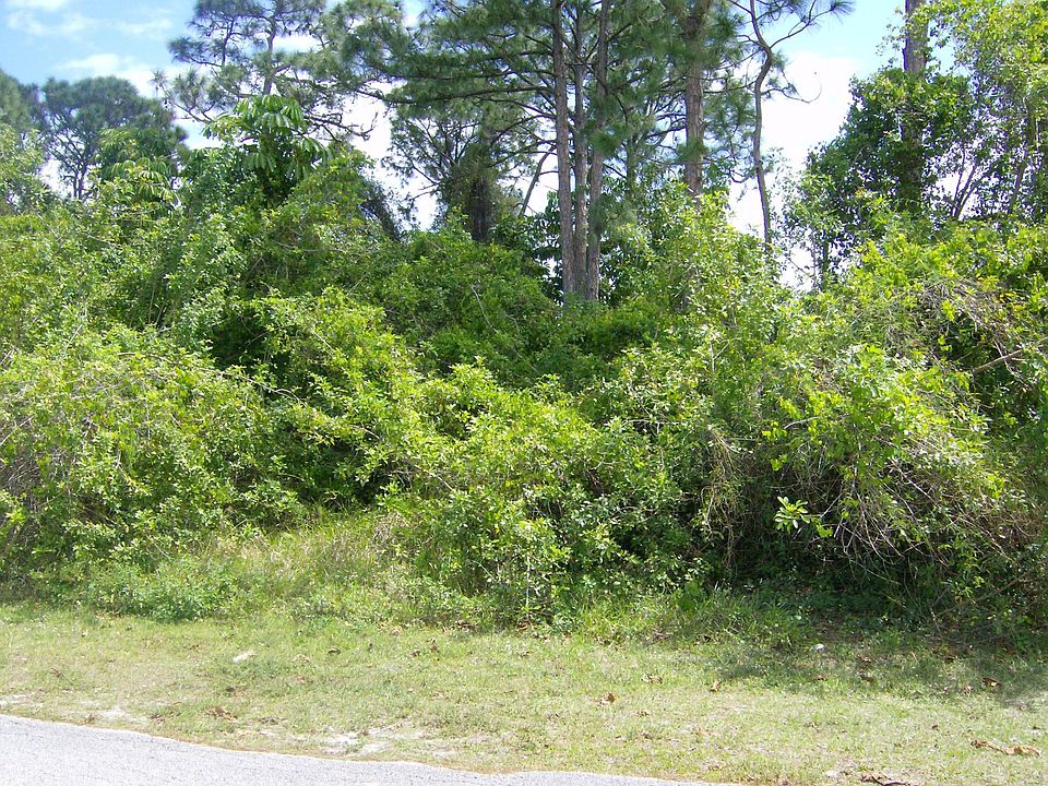 2nd image of 1465 SE Portillo Road