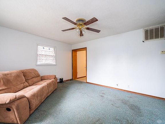 4th image of 2731 Coronette Ave