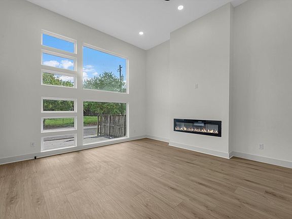 5th image of 3307 Delhi St