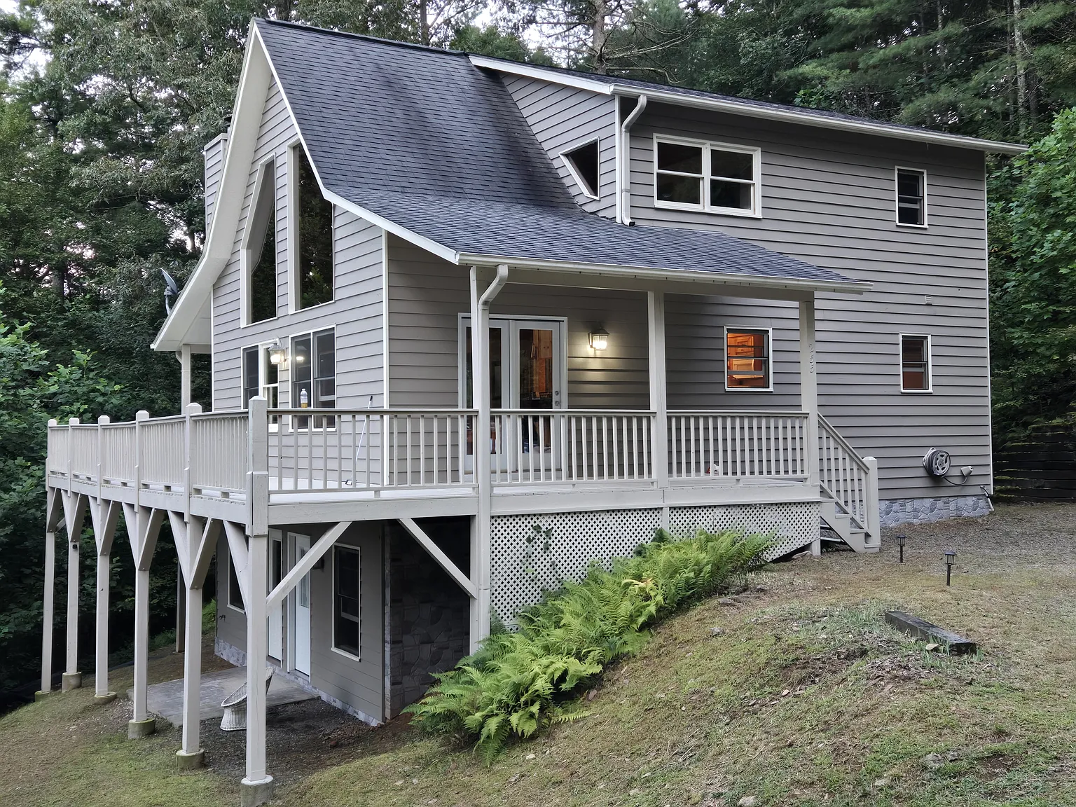 3 bed, 2340 sqft, $2,500 — Photo 2