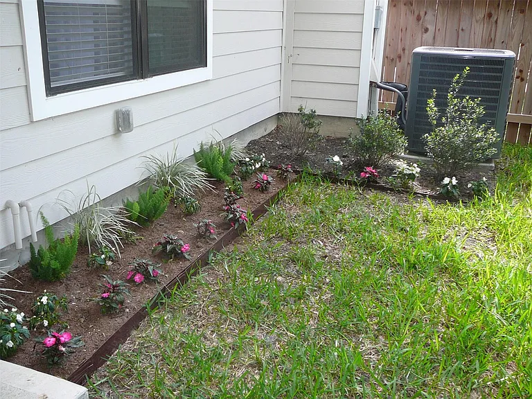 5326 Larkin St — Photo 11