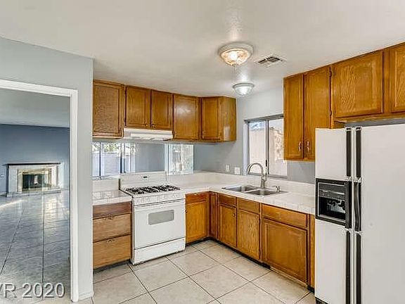 2nd image of 3758 Majestic Dr