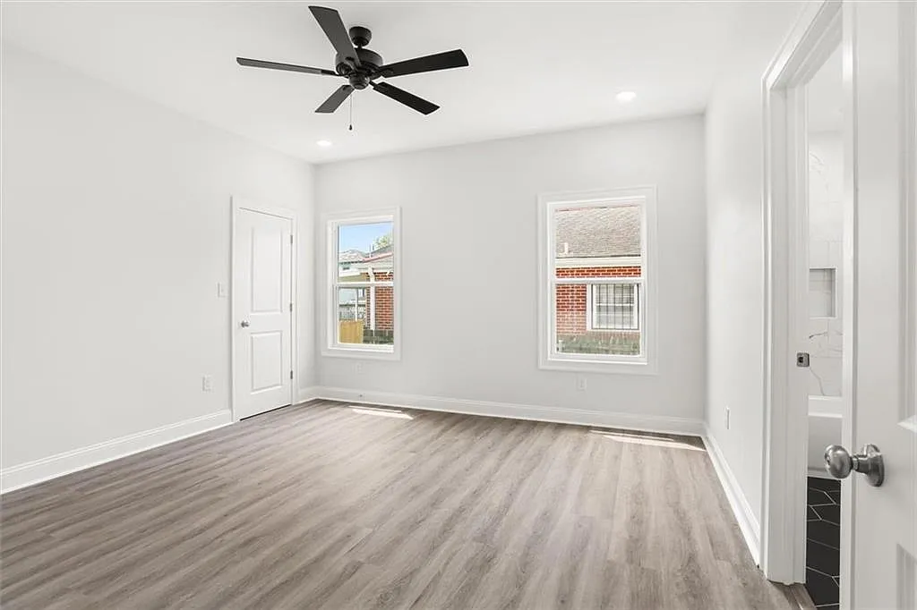 3 bed, 2500 sqft, $2,100 — Photo 2