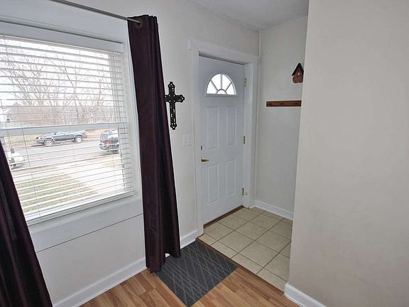 4th image of 330 1st Ave S