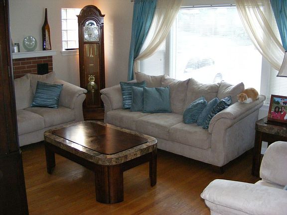 Living room (12/15) Working gas fireplace