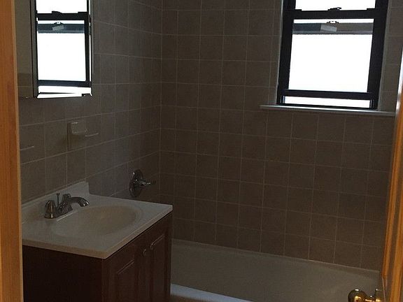 4th image of 4549 41st St APT 2R