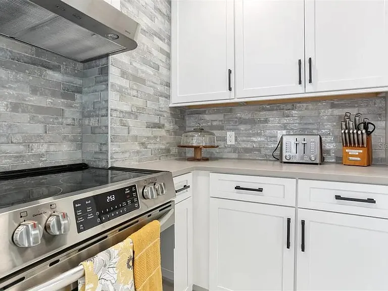 4014 W Palmira Ave — Photo 16