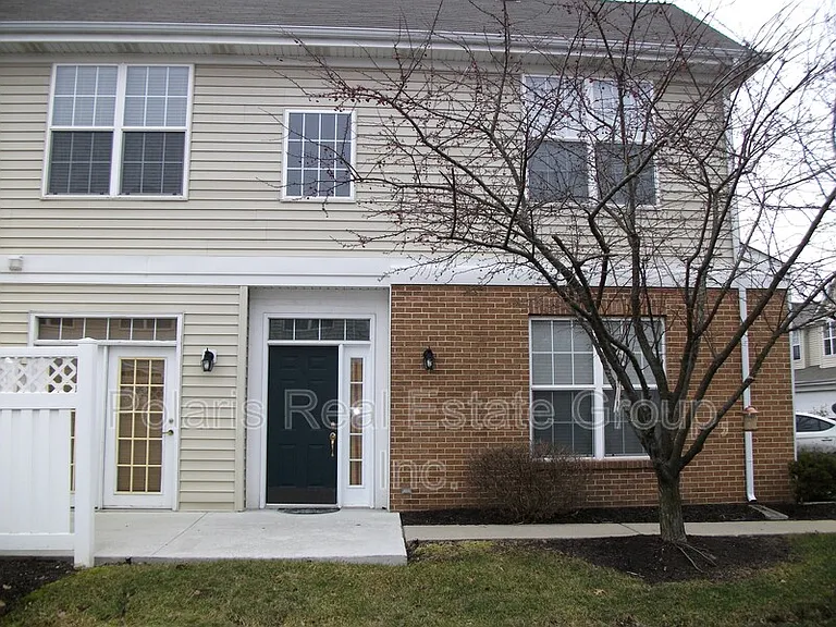 2215 Colfax Ln — Photo 1