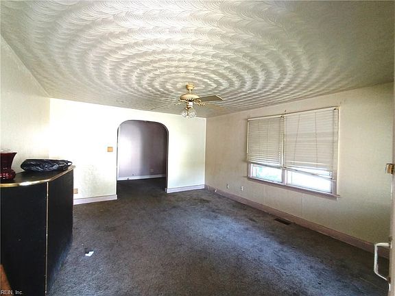3rd image of 3428 Bapaume Ave