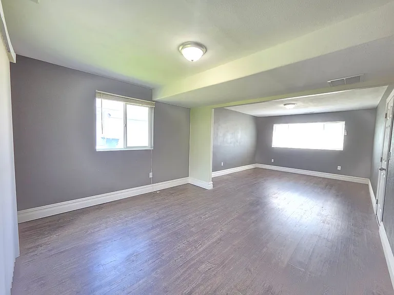 4615 E 13th Ave — Photo 13