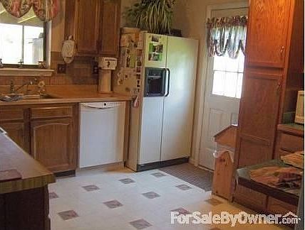 KITCHEN
						:
						All appliances, breakfast bar, and lots of cabinets with slide out shelving.