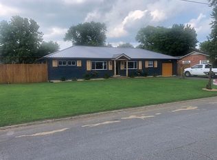420 7th St, Lawrenceburg, TN 38464