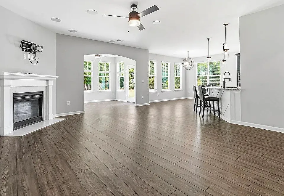 6 bed, 4.0 bath, 4300 sqft, $3,050 — Photo 2