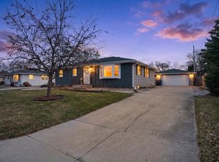 1254 Wild Rose Ln, Neenah, WI