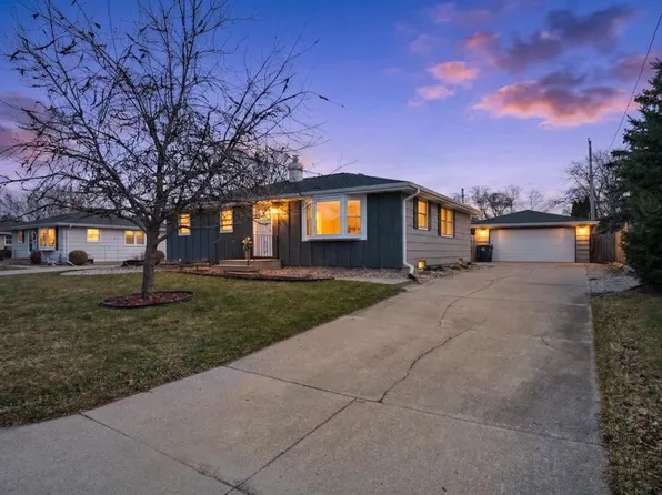 1254 Wild Rose Ln, Neenah, WI 54956