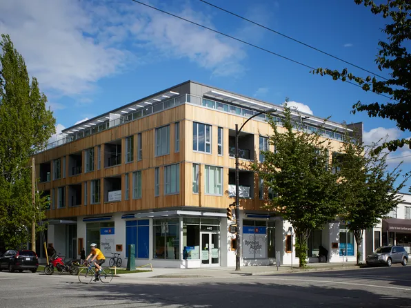 212 E 28th Ave #404, Vancouver, BC V5V 2M4
