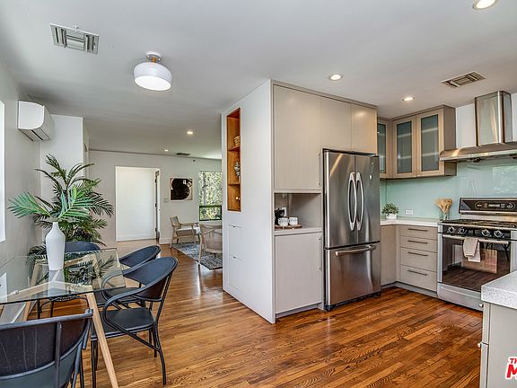 5th image of 12857 Admiral Ave