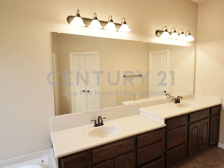 2610 Tall Meadows Dr — Photo 18