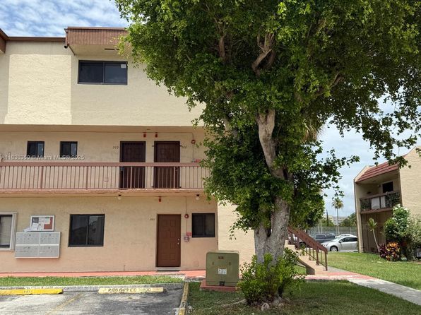 1121 SW 105th Ave APT 302