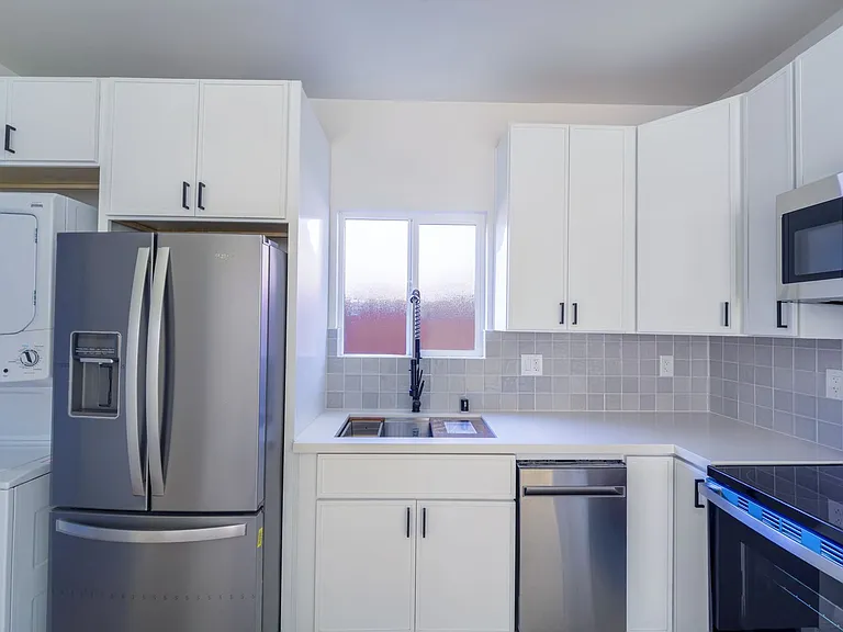 2860 Webster Ave — Photo 2