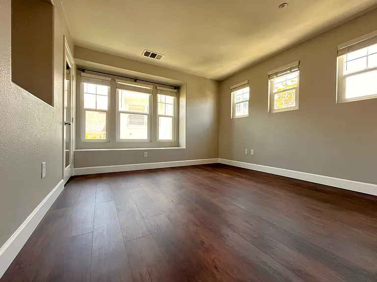 820 Harbor Cliff Way #260 — Photo 20