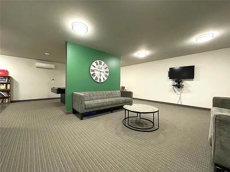 670 Hugo St S #202 — Photo 17