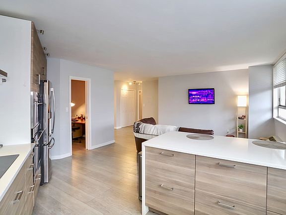 3rd image of 100 Manhattan Ave APT 402