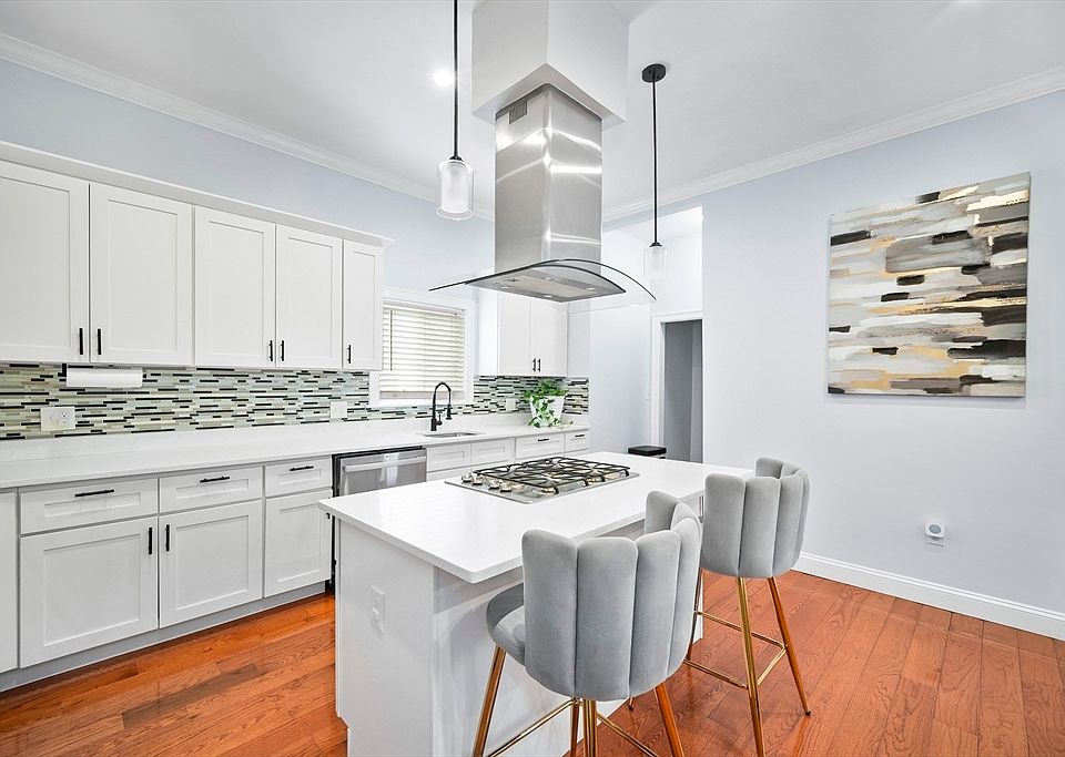 1st image of 1008-1008 W River St #1