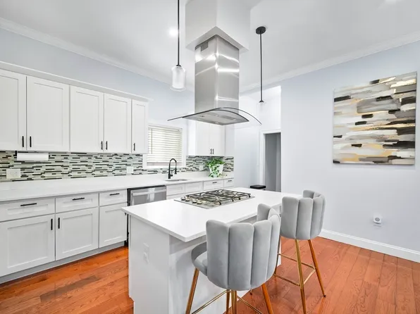 1008-1008 W River St #1, Hyde Park, MA 02136