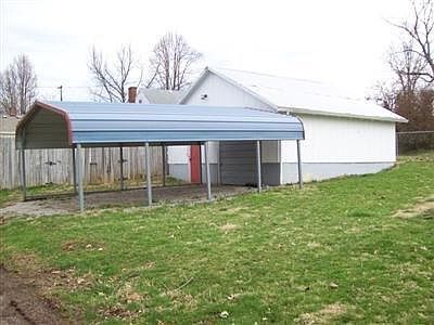 3rd image of 843 Ivy Ave