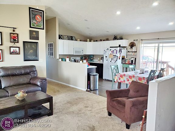 5th image of 4246 Yarrow Dr