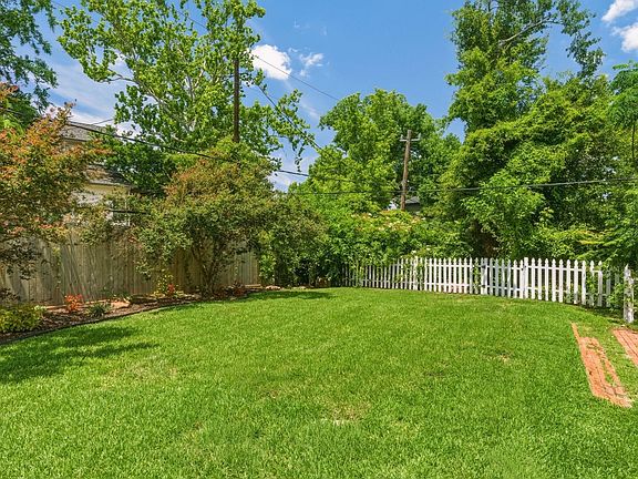 2nd image of 1115 Woodhill Rd