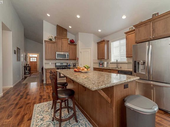 4th image of 10521 NE 111th Ct