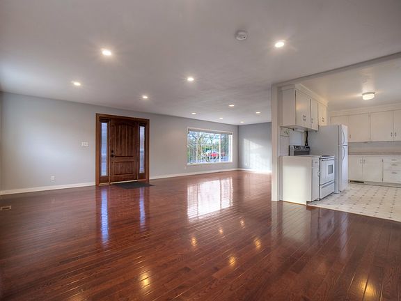 5th image of 126 L St NE