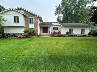 34423 Lakehurst Dr, Farmington Hills, MI 48331