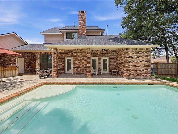 3rd image of 6265 Regina Ln
