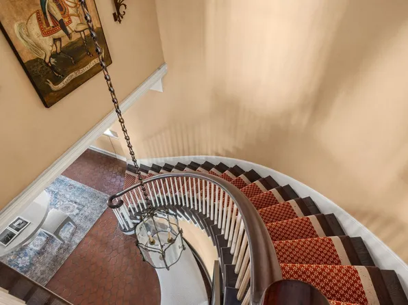 450 East 52nd Street image 22 of 33