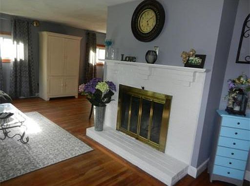 4th image of 204 Essex St
