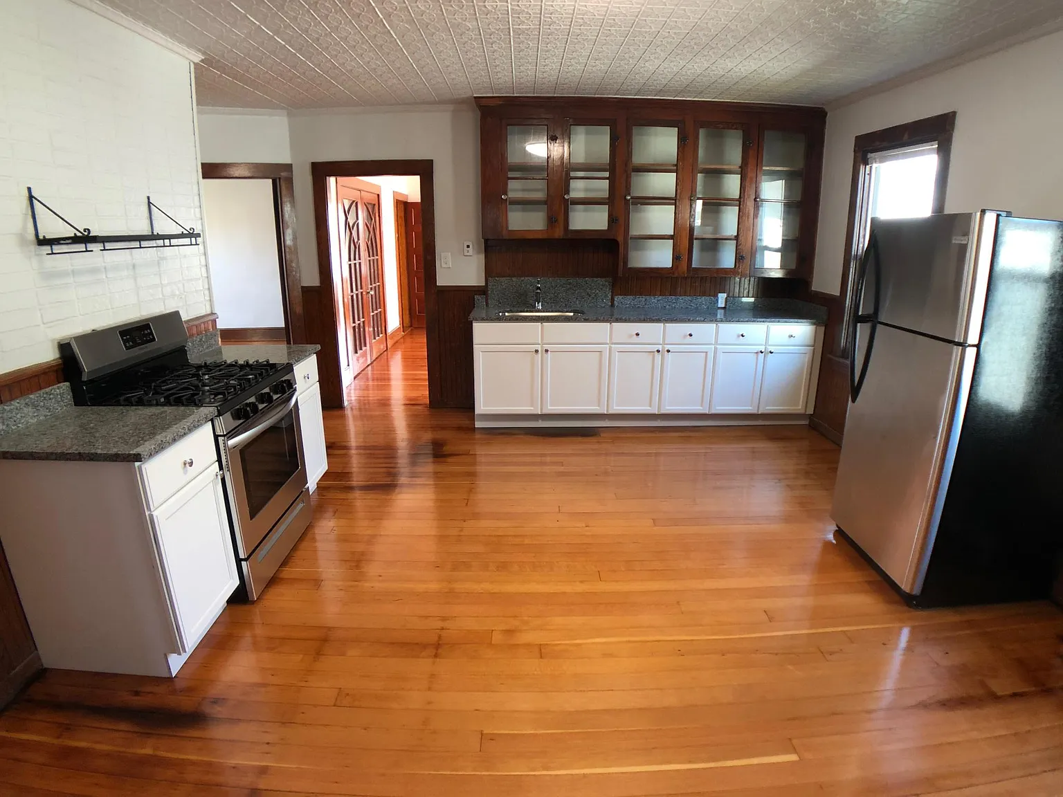 3 bed, 1500 sqft, $2,500 — Photo 3