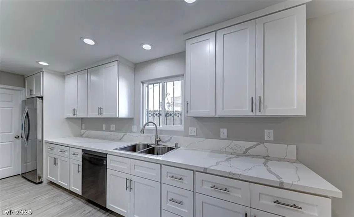 4 bed, 2306 sqft, $2,600 — Photo 3