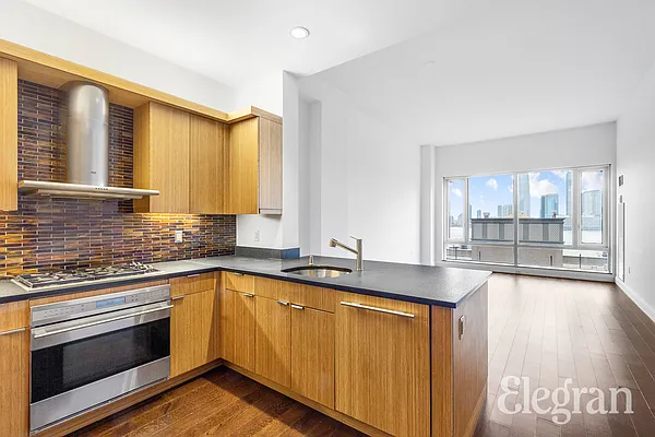 Rented by (Legacy) Elegran | media 9