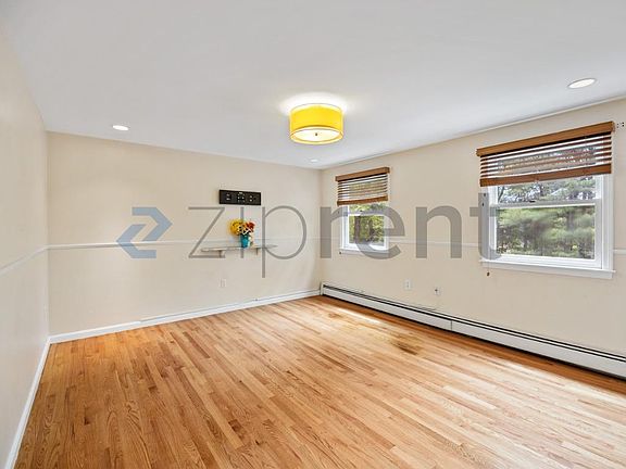 4th image of 174 Fox Hill Rd