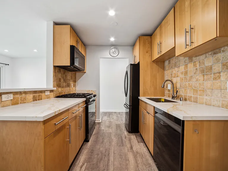 2411 Prospect Ave #125 — Photo 8